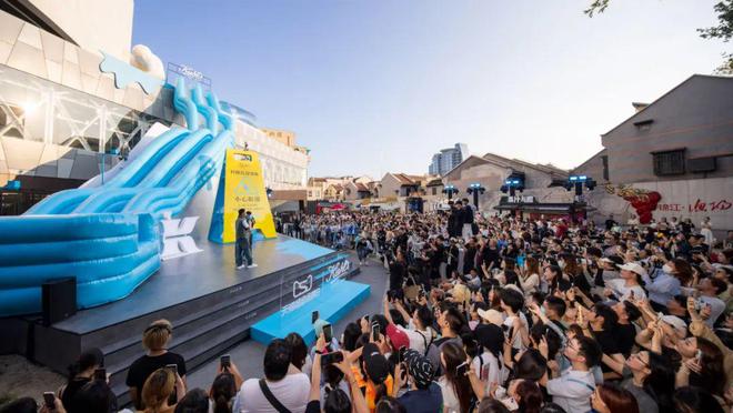 业的共生新表达百联赴约2024进博会j9九游会真人第一品牌探觅艺术与商(图21)
